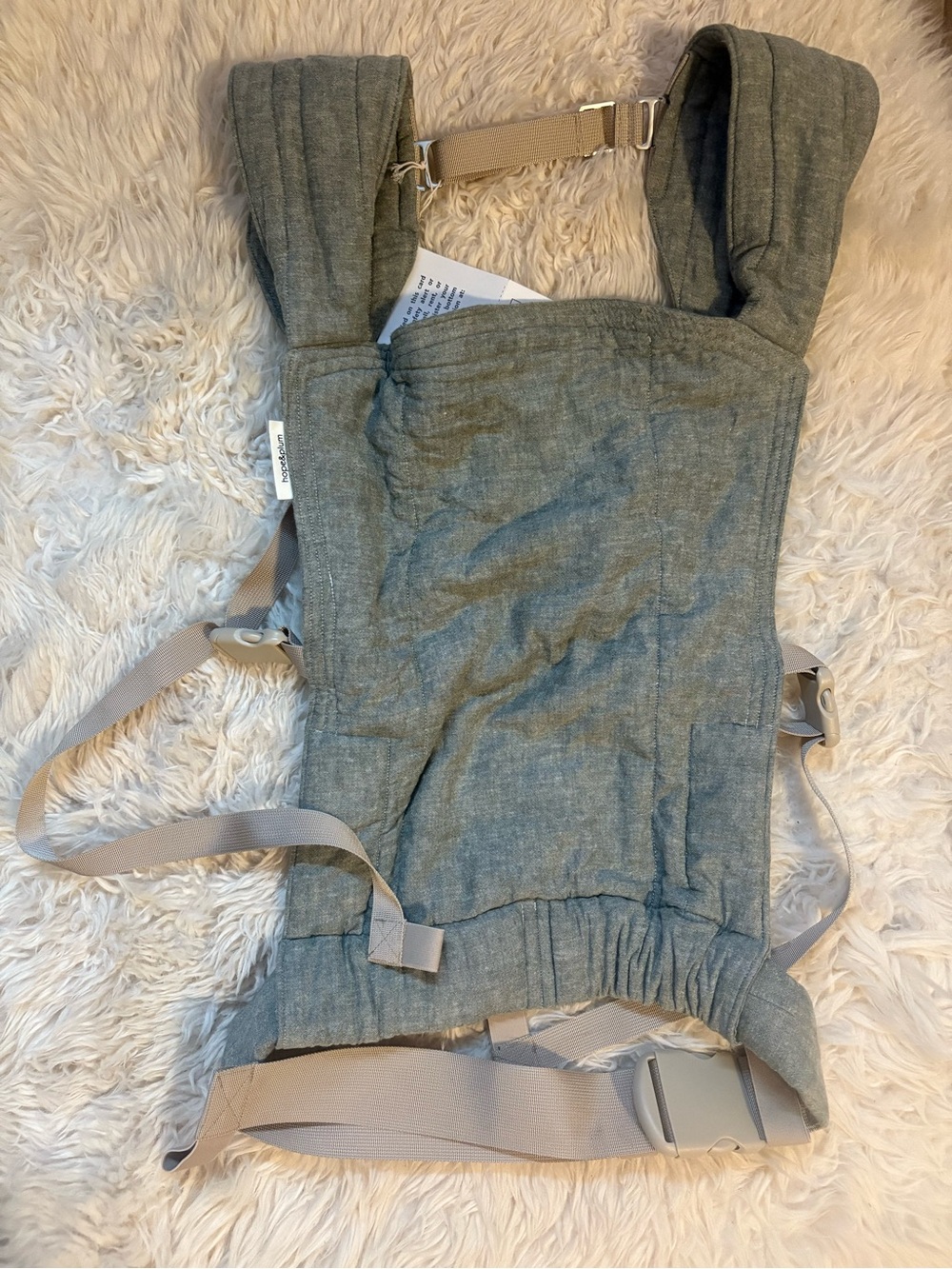 Hope & Plum Lark S in palm